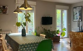 Design Apartment Near City Center